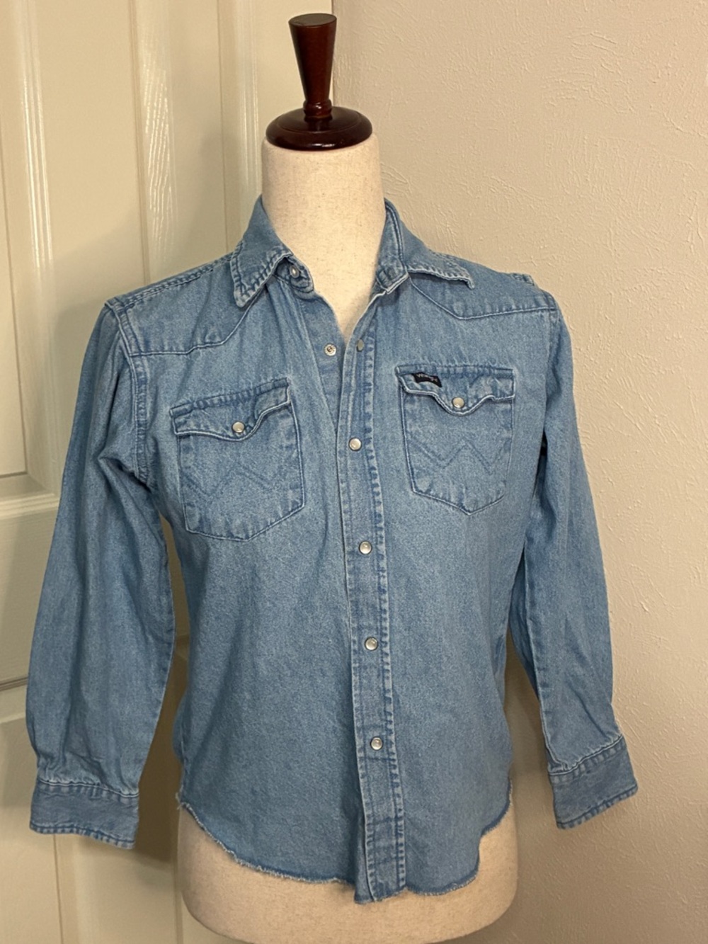 Vintage Wrangler blue cotton Girls Size Large (10-12) Western Pearl Snap Shirt
